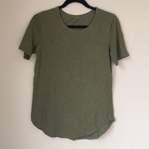 Green Lululemon tee